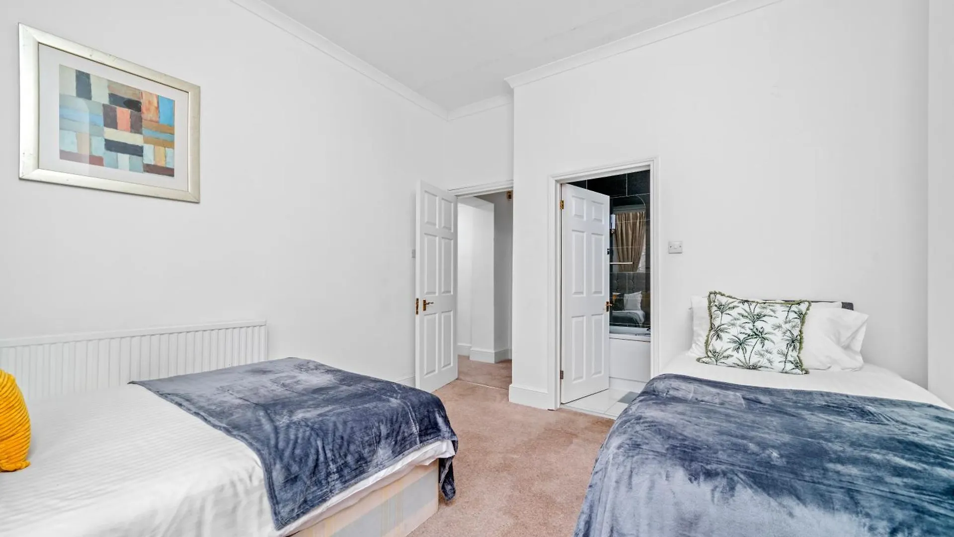 Spacious London Canary Wharf Apartments Near London 02 Arena, Excel Exhibition Centre, With Free Parking & Wifi