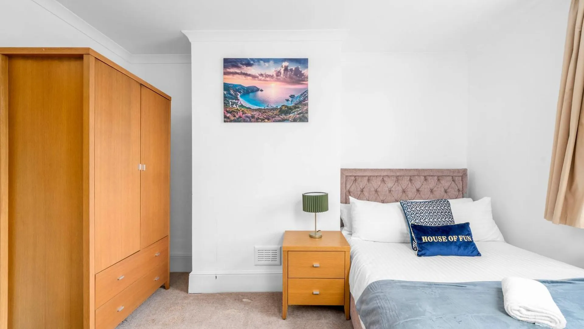 Spacious London Canary Wharf Apartments Near London 02 Arena, Excel Exhibition Centre, With Free Parking & Wifi 0*,  United Kingdom