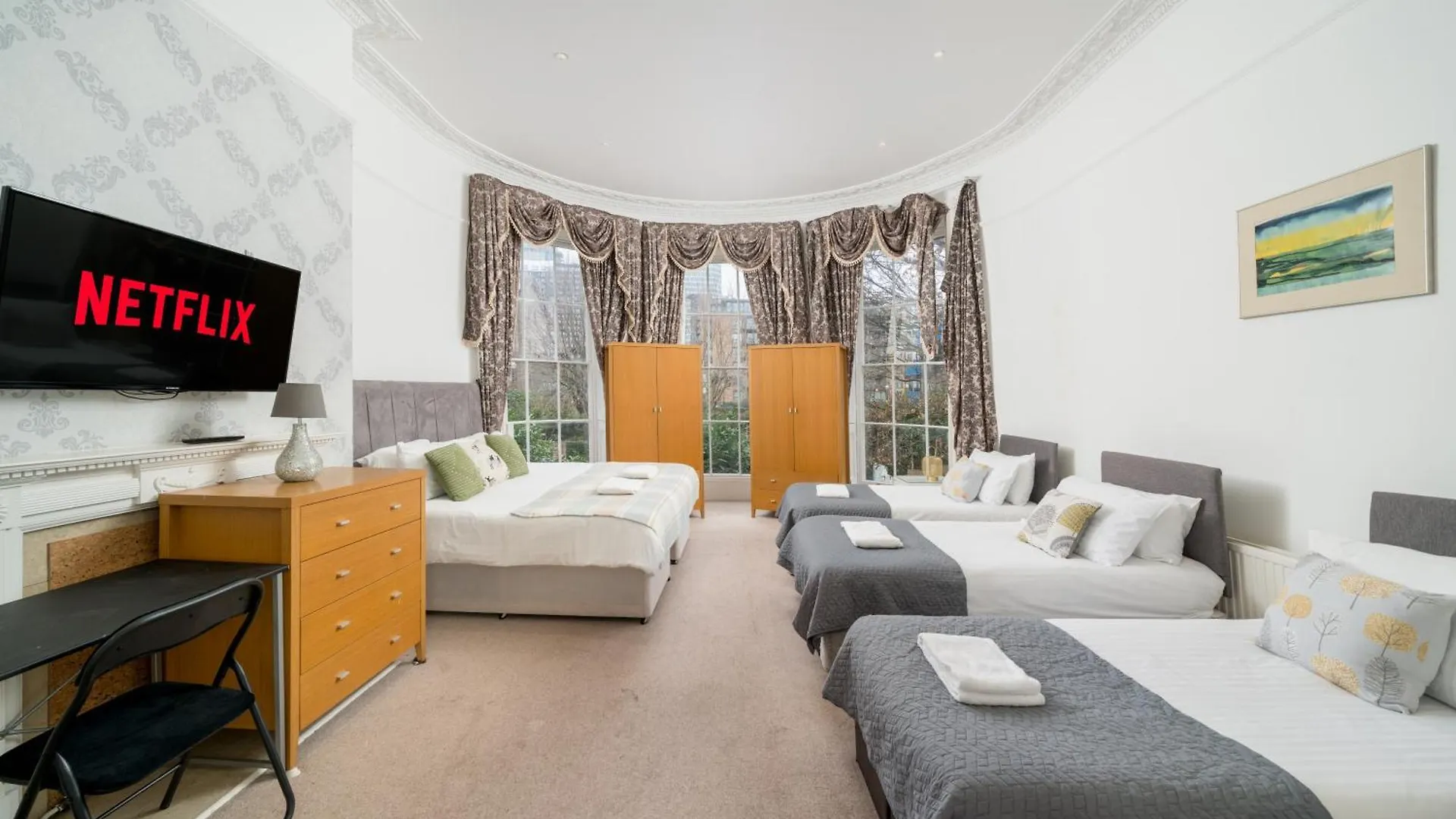 Spacious London Canary Wharf Apartments Near London 02 Arena, Excel Exhibition Centre, With Free Parking & Wifi