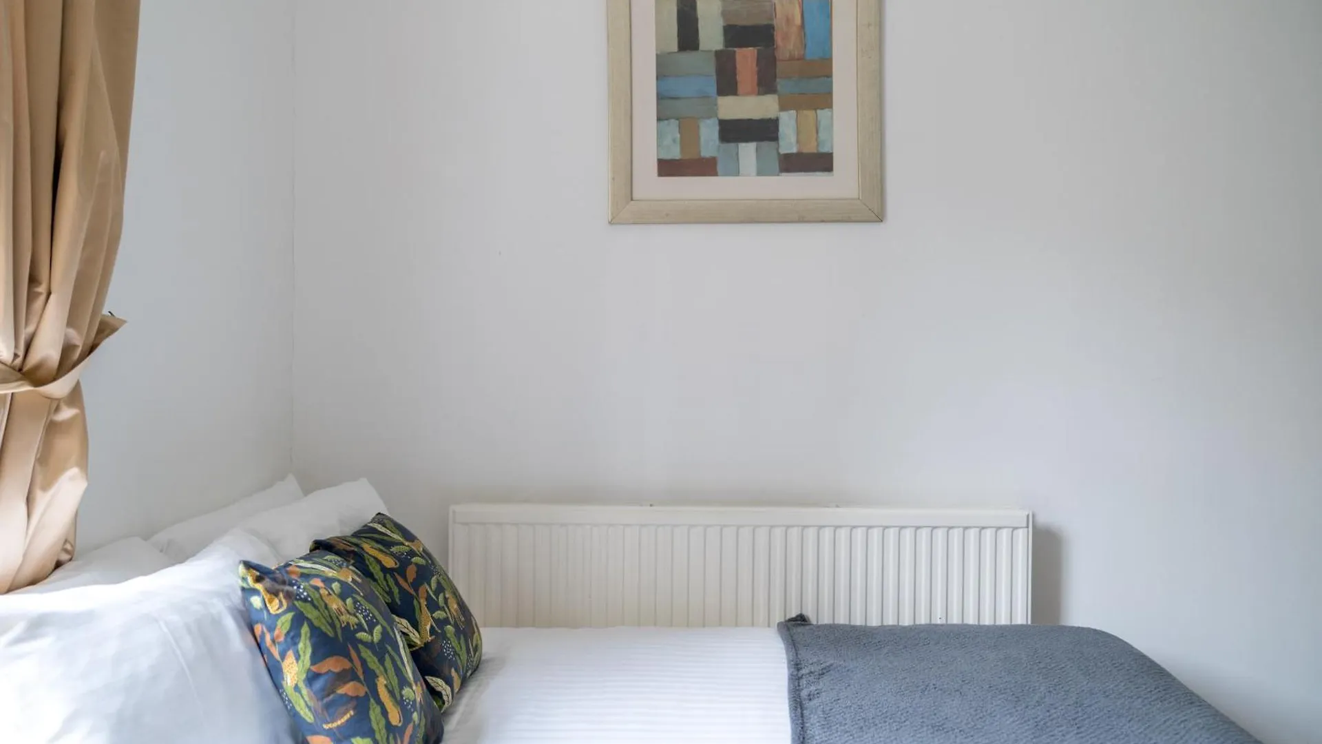 Spacious London Canary Wharf Apartments Near London 02 Arena, Excel Exhibition Centre, With Free Parking & Wifi 0*,  United Kingdom