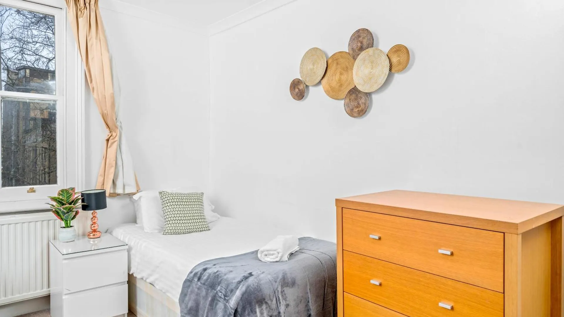 Spacious London Canary Wharf Apartments Near London 02 Arena, Excel Exhibition Centre, With Free Parking & Wifi 0*,