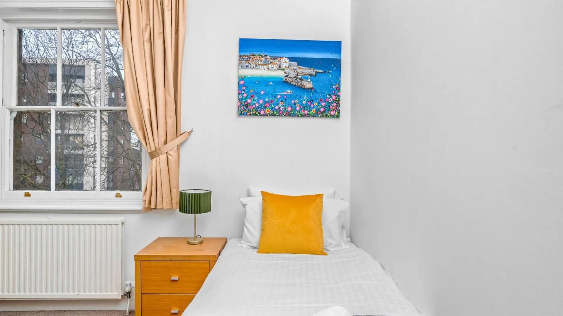 Spacious London Canary Wharf Apartments Near London 02 Arena, Excel Exhibition Centre, With Free Parking & Wifi