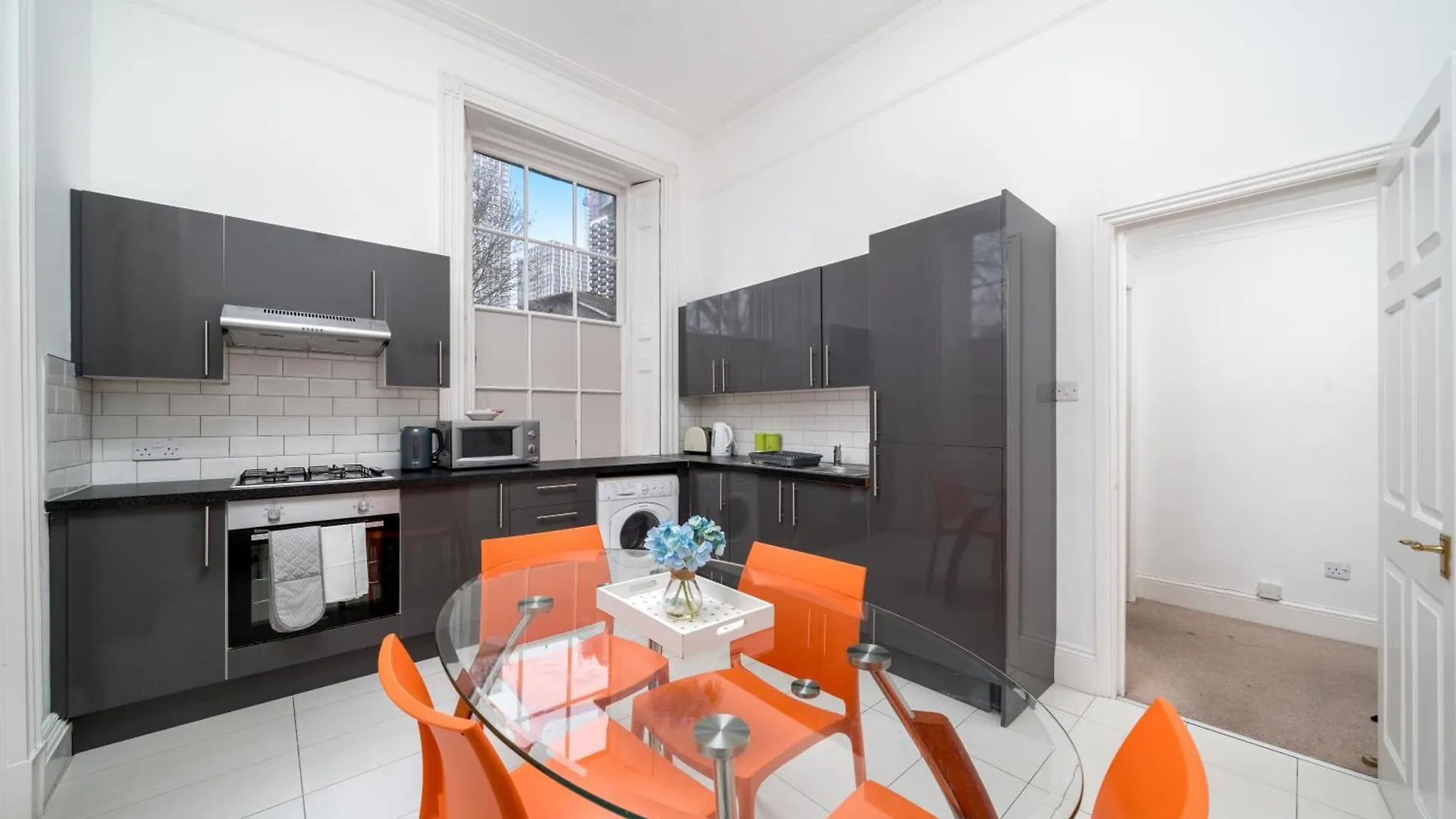 Spacious London Canary Wharf Apartments Near London 02 Arena, Excel Exhibition Centre, With Free Parking & Wifi