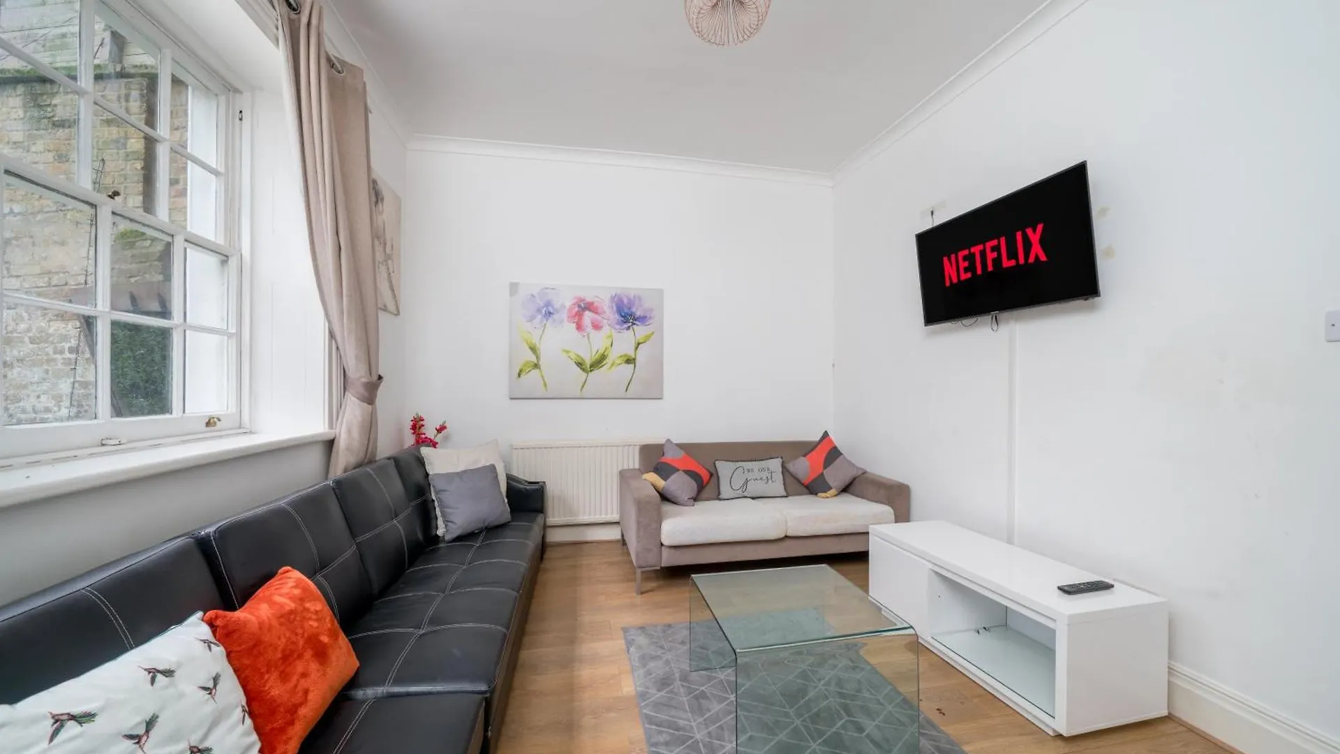 Spacious London Canary Wharf Apartments Near London 02 Arena, Excel Exhibition Centre, With Free Parking & Wifi