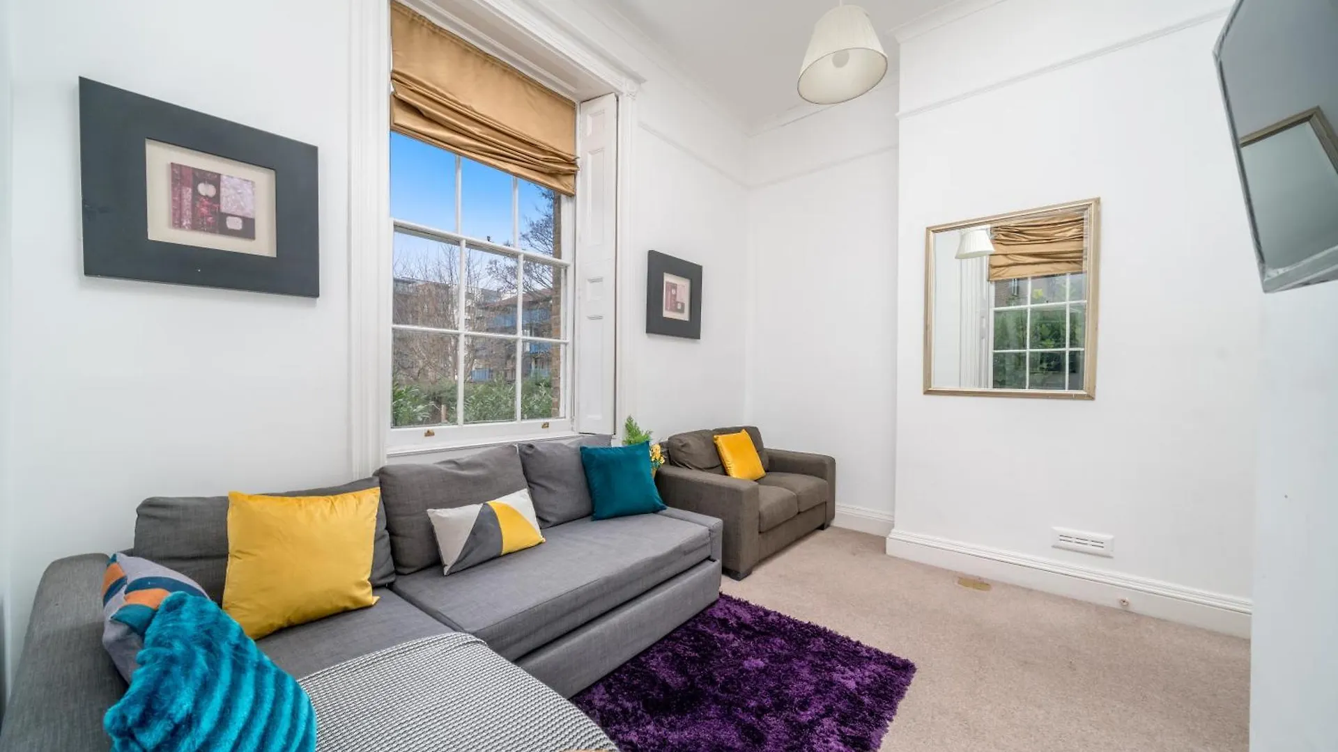 Spacious London Canary Wharf Apartments Near London 02 Arena, Excel Exhibition Centre, With Free Parking & Wifi