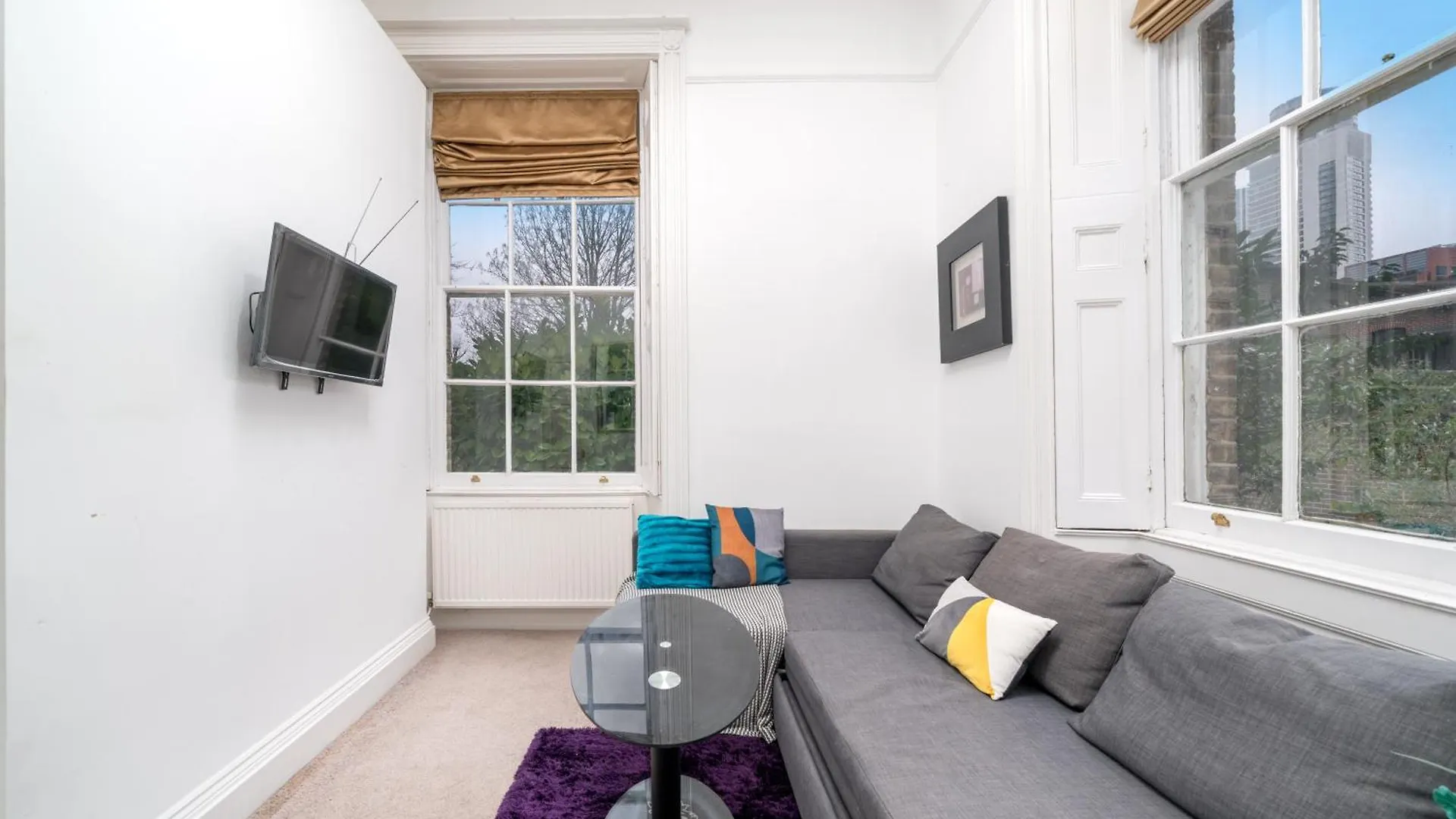 Spacious London Canary Wharf Apartments Near London 02 Arena, Excel Exhibition Centre, With Free Parking & Wifi