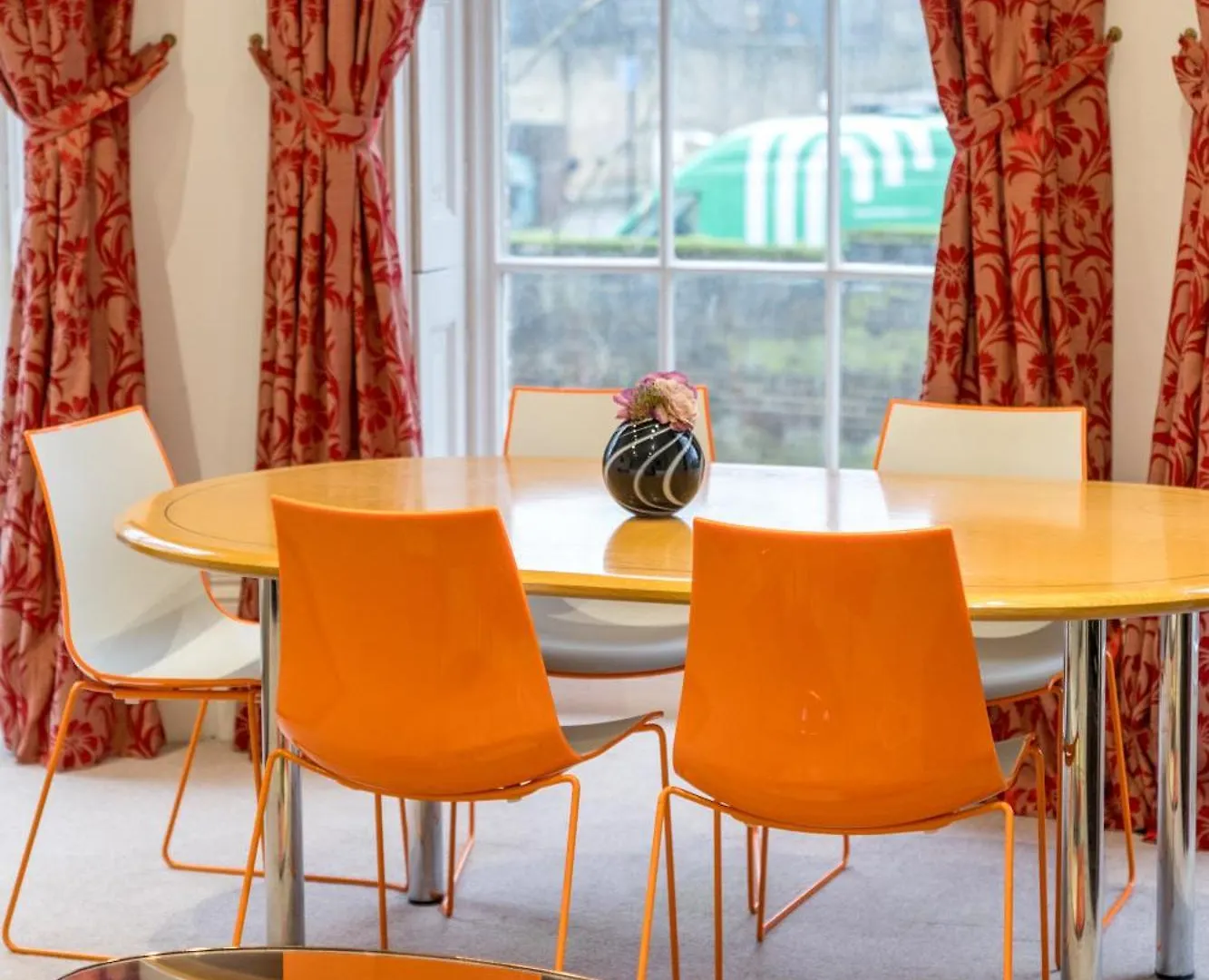 Spacious London Canary Wharf Apartments Near London 02 Arena, Excel Exhibition Centre, With Free Parking & Wifi