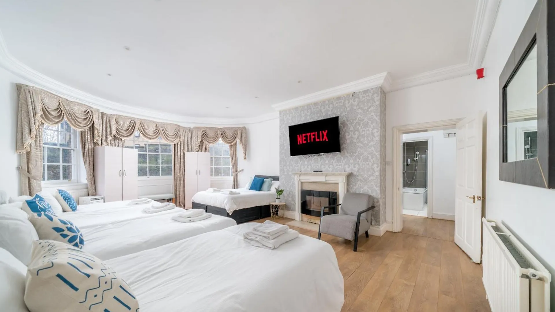 Spacious London Canary Wharf Apartments Near London 02 Arena, Excel Exhibition Centre, With Free Parking & Wifi