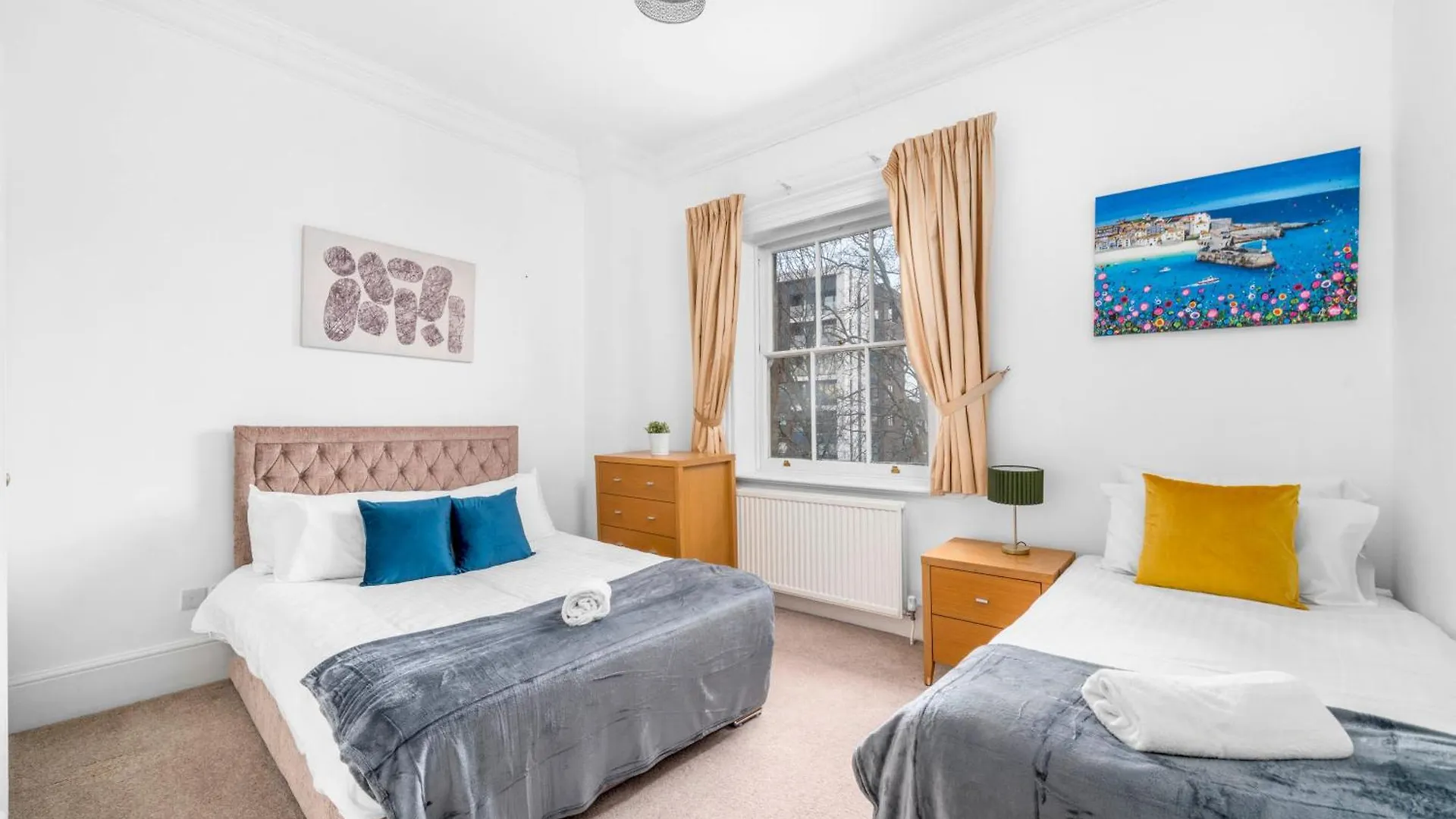Spacious London Canary Wharf Apartments Near London 02 Arena, Excel Exhibition Centre, With Free Parking & Wifi