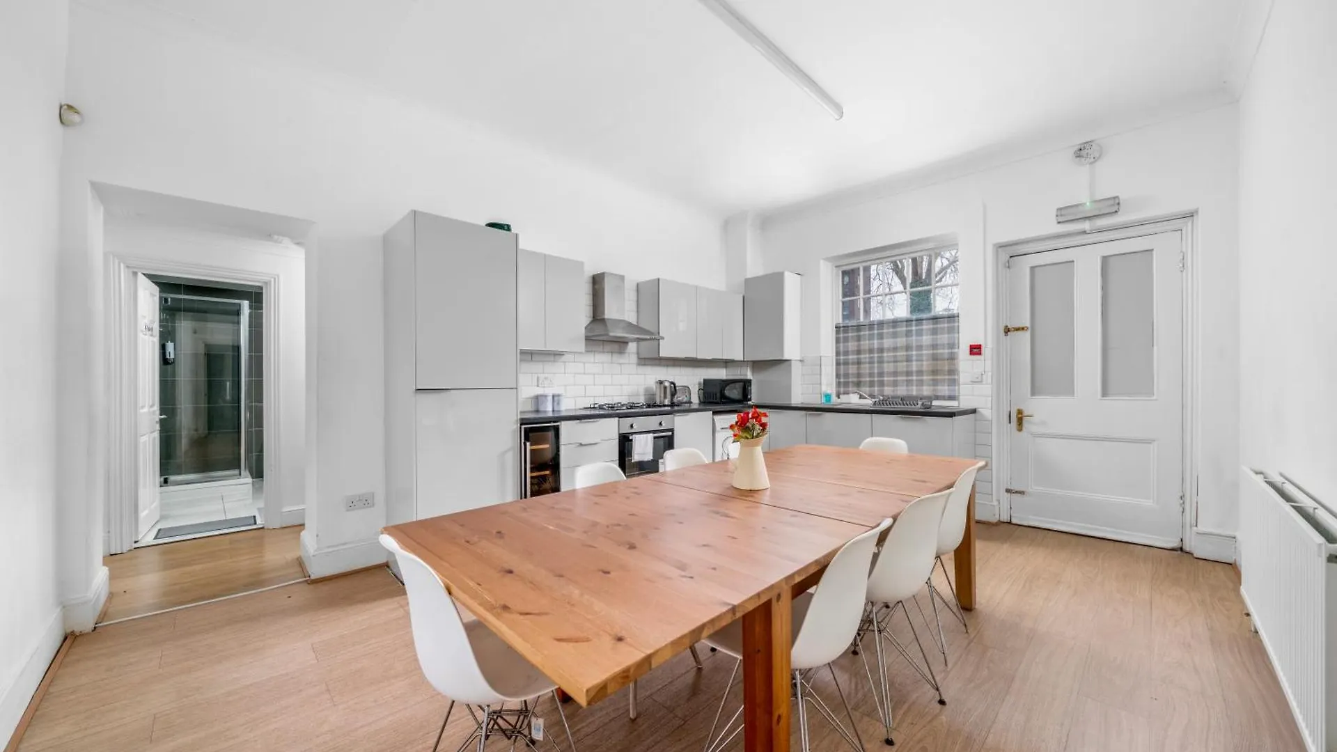 Spacious London Canary Wharf Apartments Near London 02 Arena, Excel Exhibition Centre, With Free Parking & Wifi