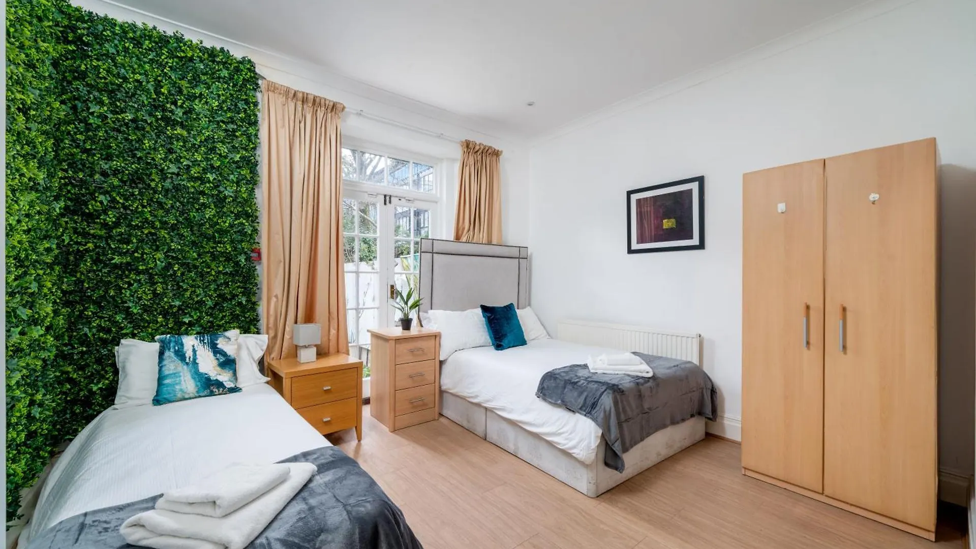 Spacious London Canary Wharf Apartments Near London 02 Arena, Excel Exhibition Centre, With Free Parking & Wifi 0*,  United Kingdom