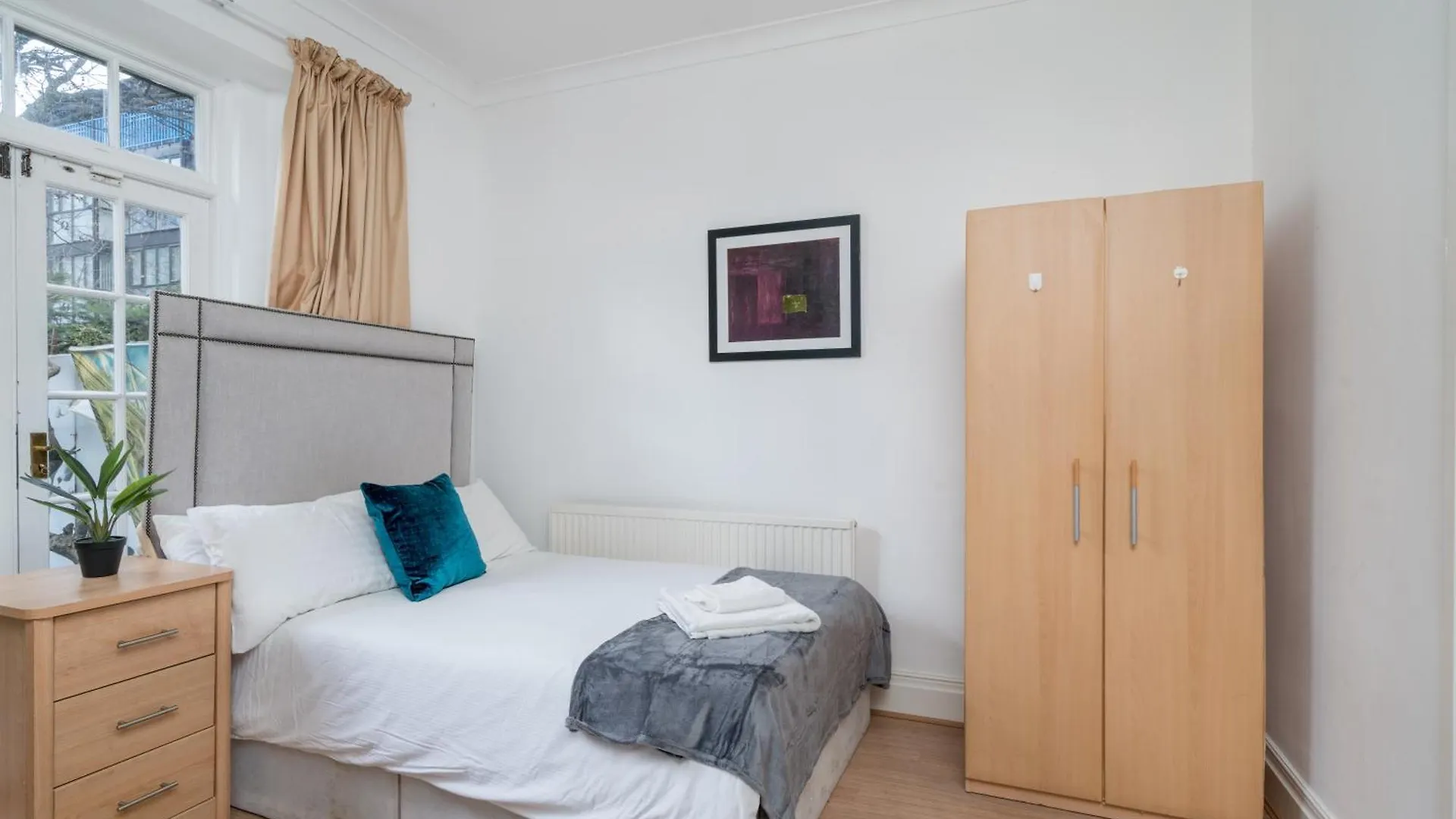 Spacious London Canary Wharf Apartments Near London 02 Arena, Excel Exhibition Centre, With Free Parking & Wifi United Kingdom