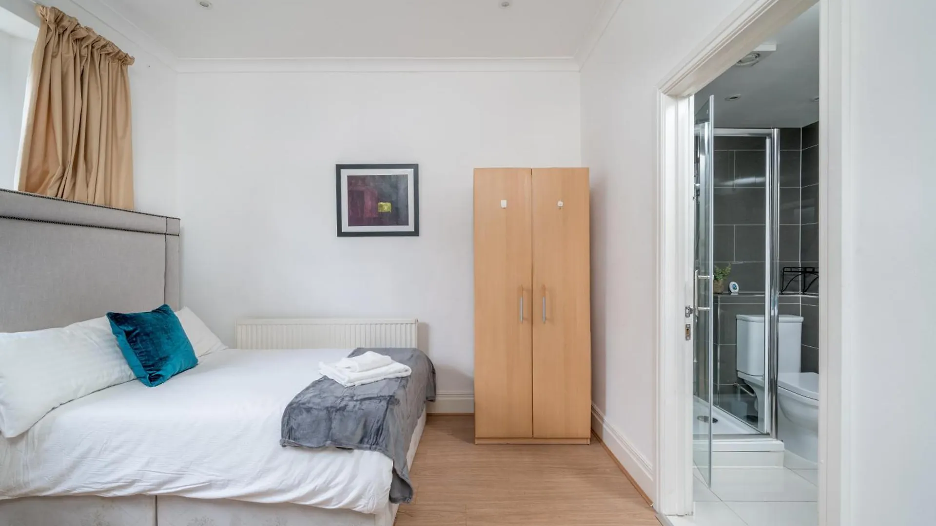 Spacious London Canary Wharf Apartments Near London 02 Arena, Excel Exhibition Centre, With Free Parking & Wifi