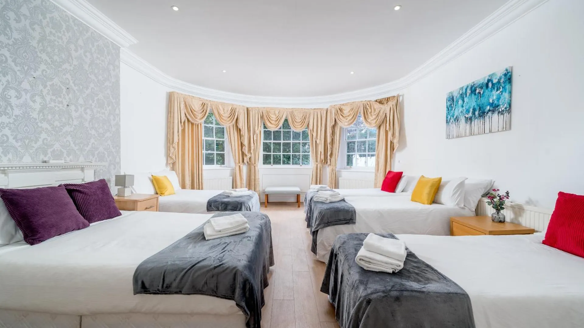 Spacious London Canary Wharf Apartments Near London 02 Arena, Excel Exhibition Centre, With Free Parking & Wifi