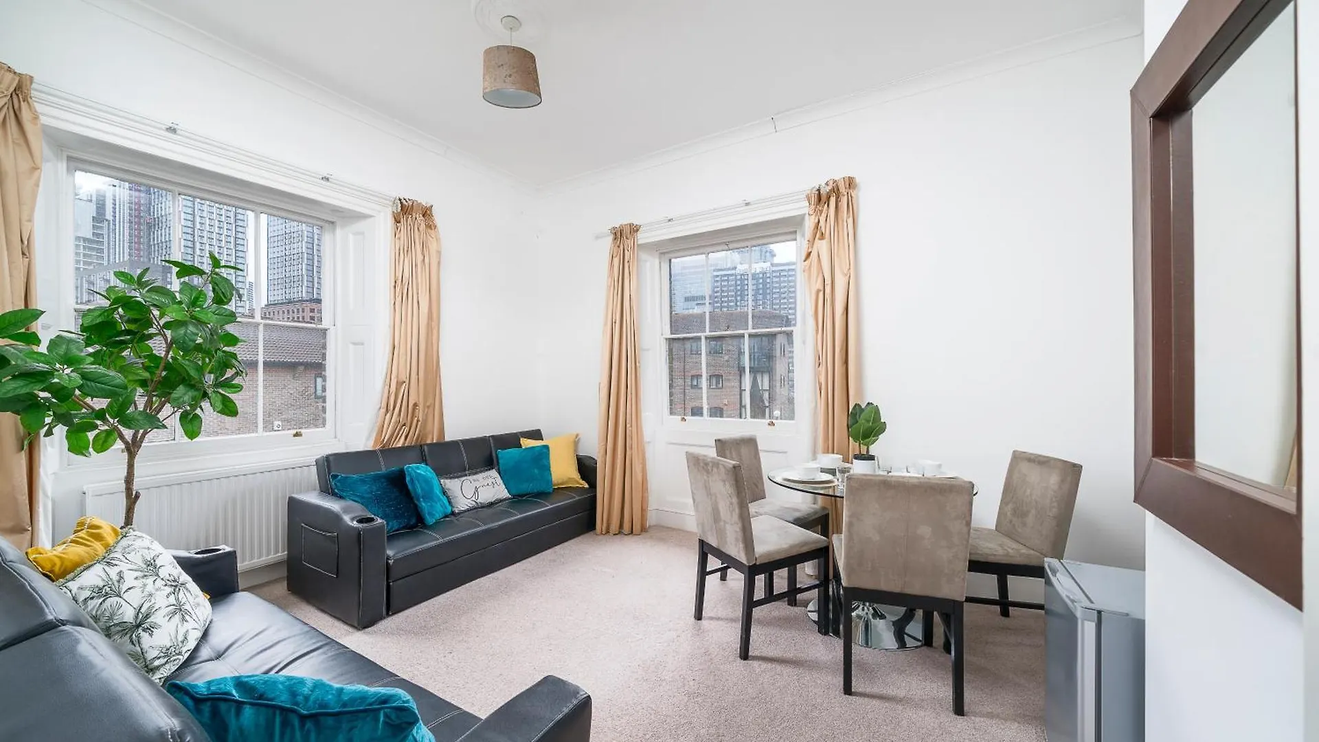 Spacious London Canary Wharf Apartments Near London 02 Arena, Excel Exhibition Centre, With Free Parking & Wifi