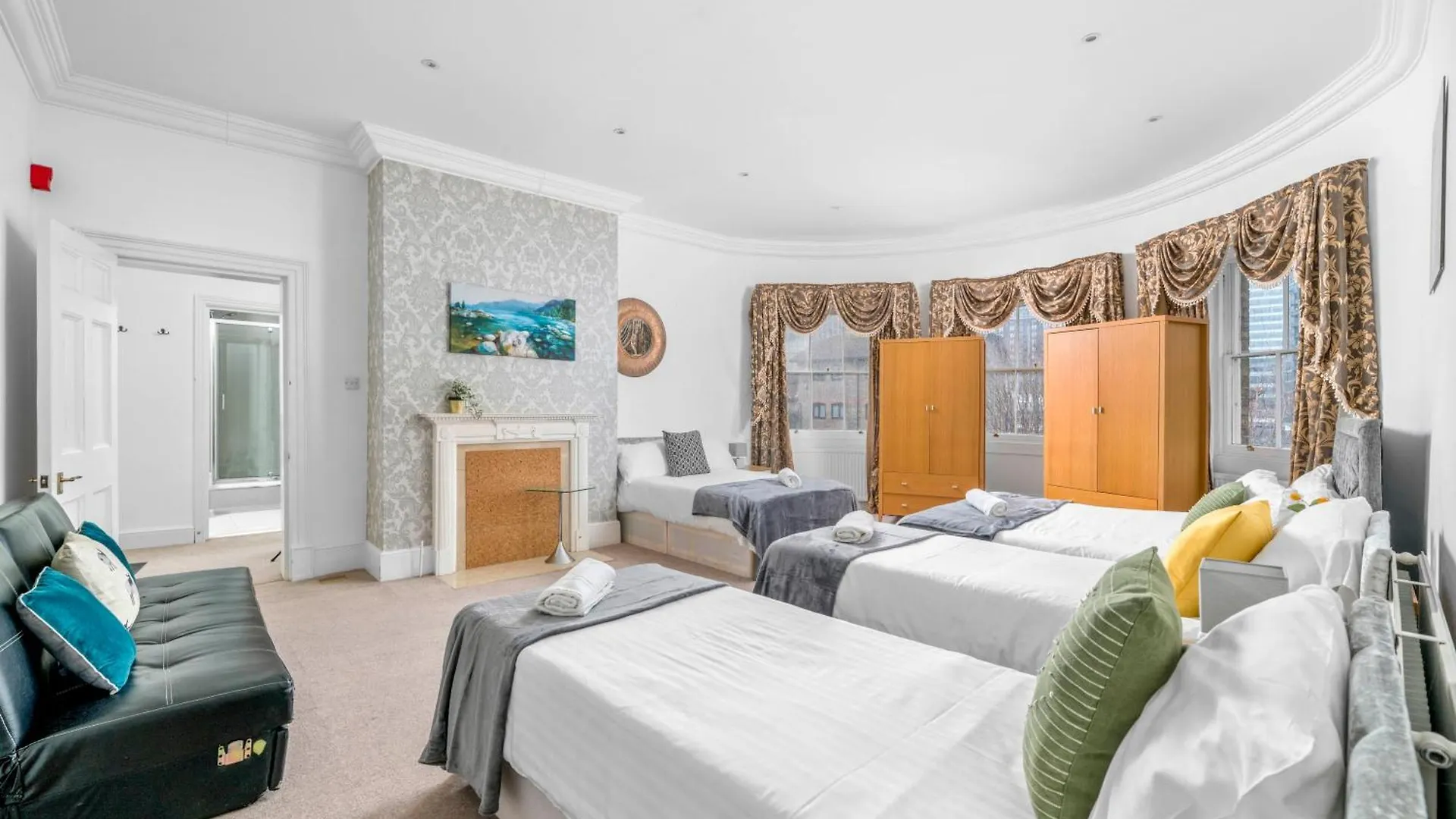 Spacious London Canary Wharf Apartments Near London 02 Arena, Excel Exhibition Centre, With Free Parking & Wifi