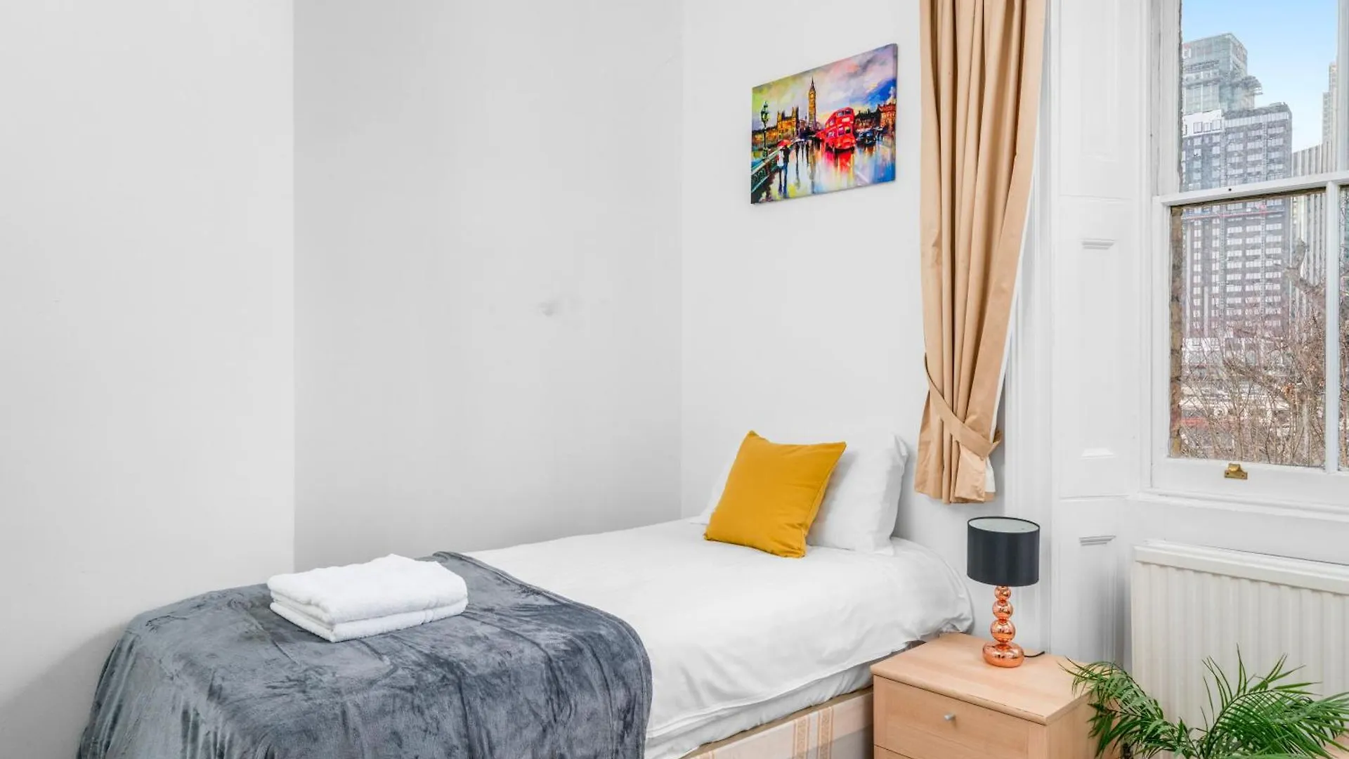 Spacious London Canary Wharf Apartments Near London 02 Arena, Excel Exhibition Centre, With Free Parking & Wifi