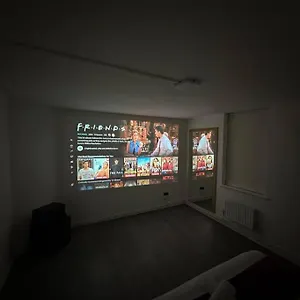 Apartment Super Double Bedroom Zone 1