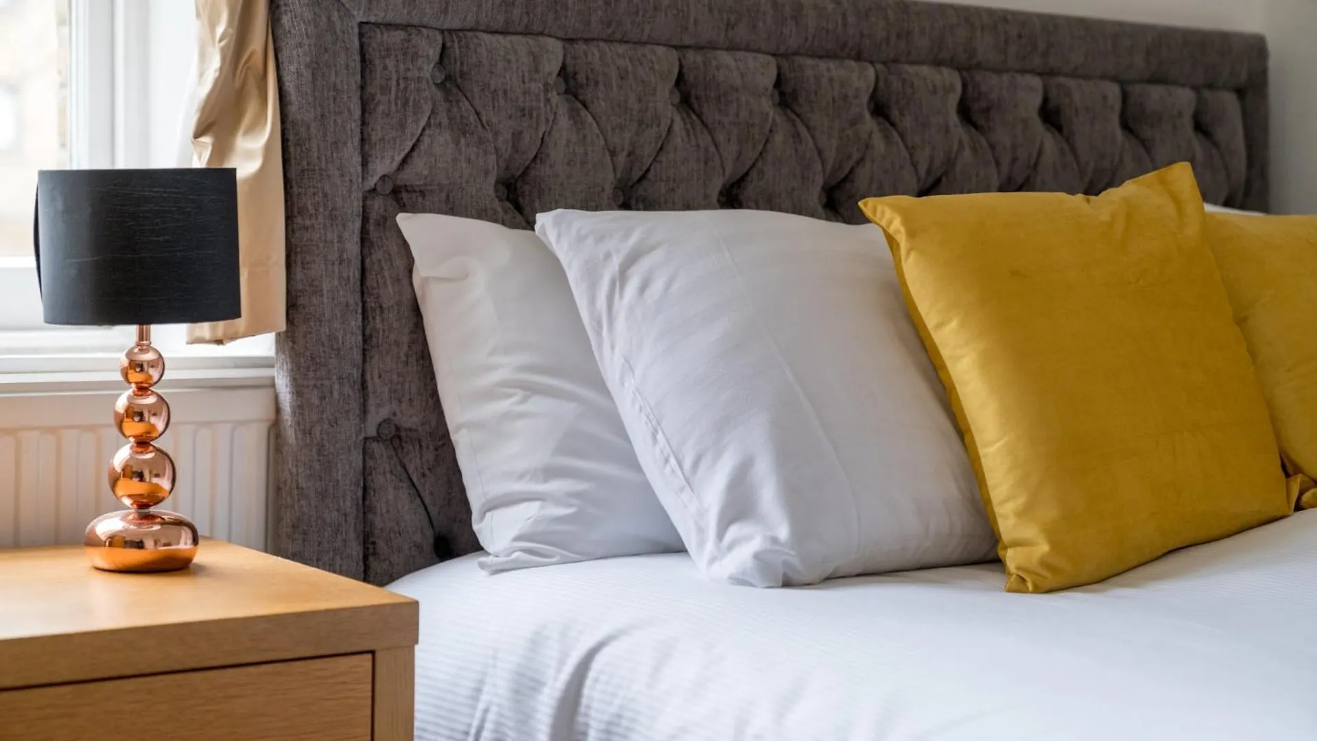 Spacious London Canary Wharf Apartments Near London 02 Arena, Excel Exhibition Centre, With Free Parking & Wifi