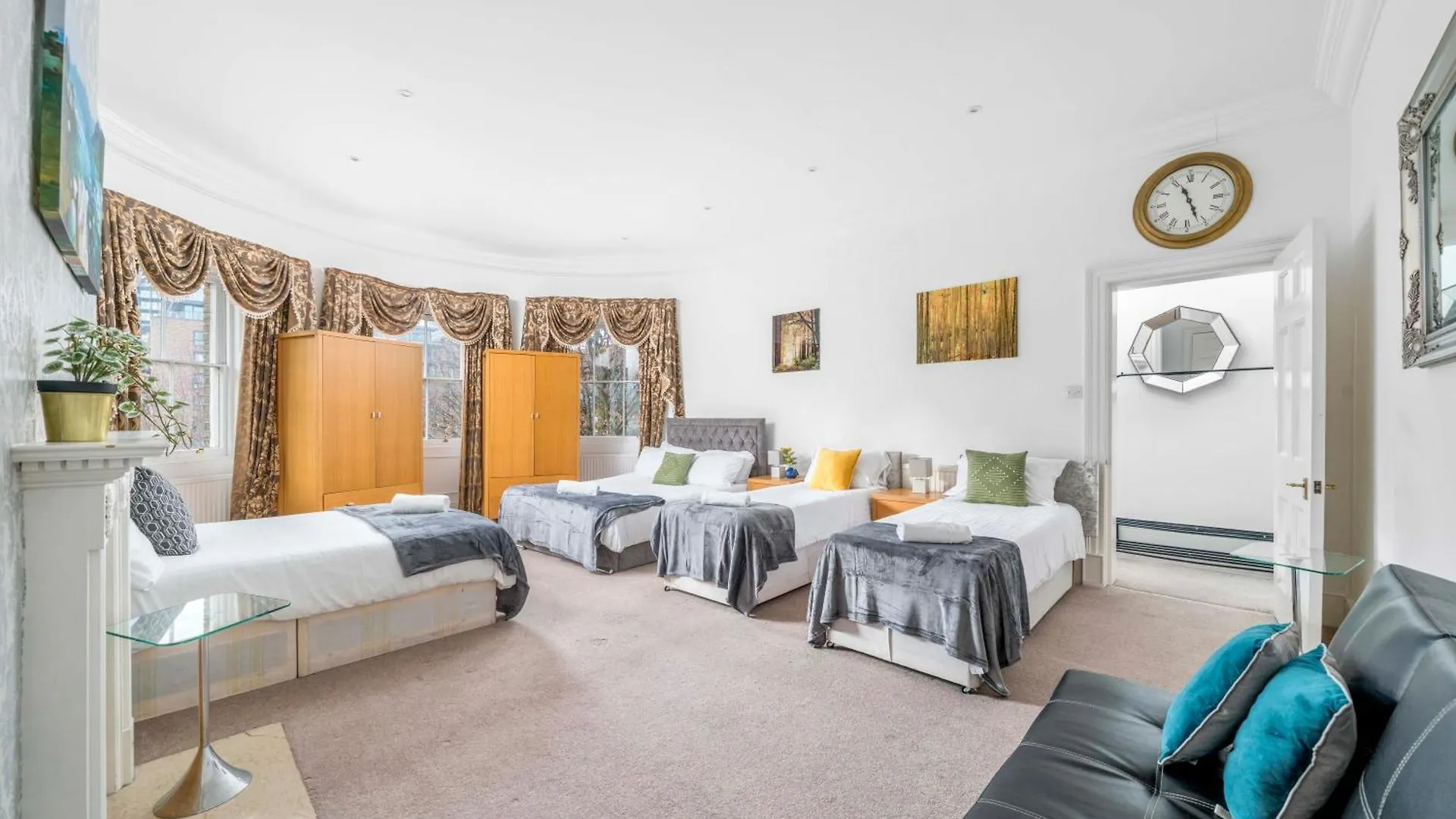 Spacious London Canary Wharf Apartments Near London 02 Arena, Excel Exhibition Centre, With Free Parking & Wifi