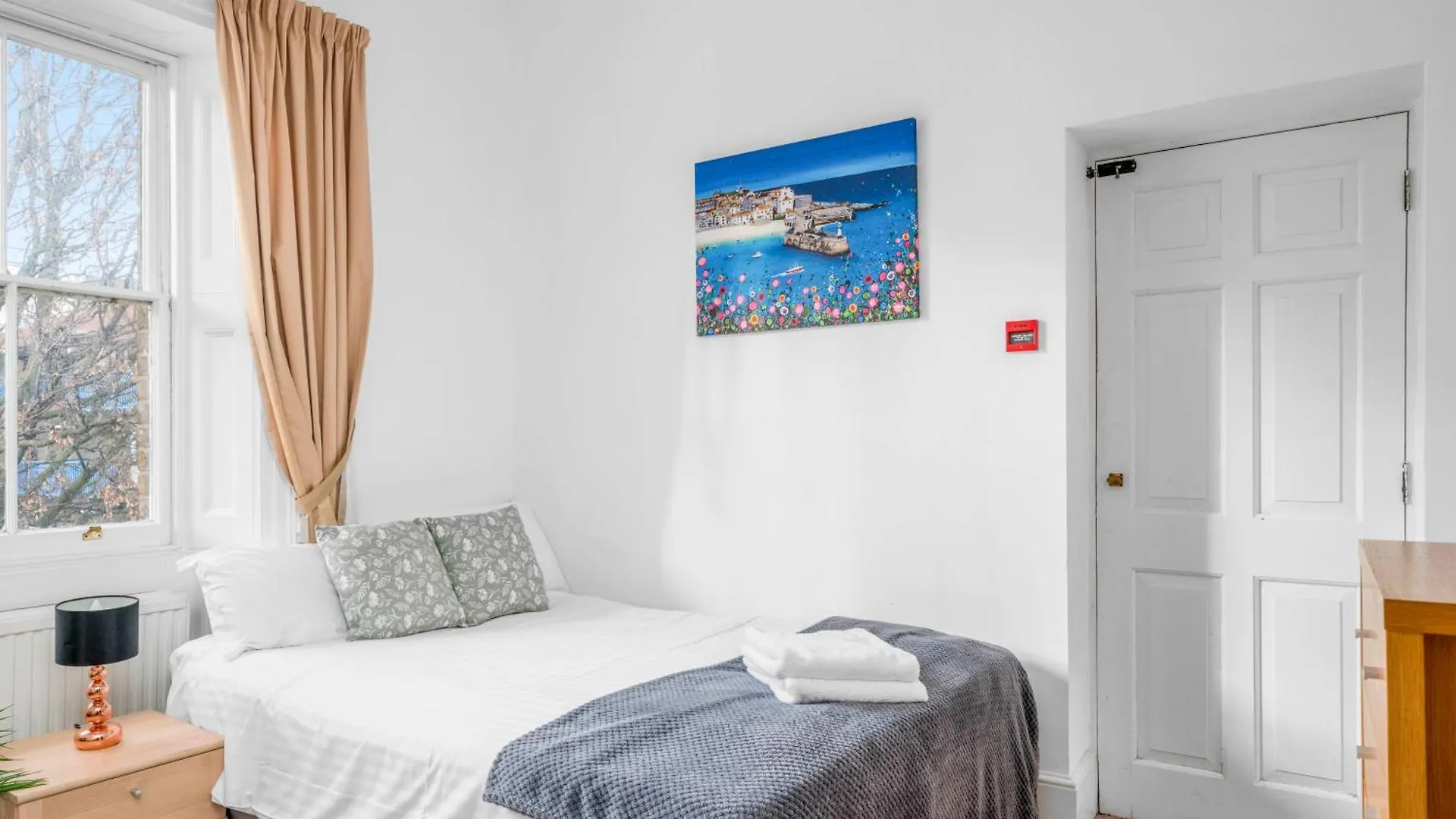 Spacious London Canary Wharf Apartments Near London 02 Arena, Excel Exhibition Centre, With Free Parking & Wifi